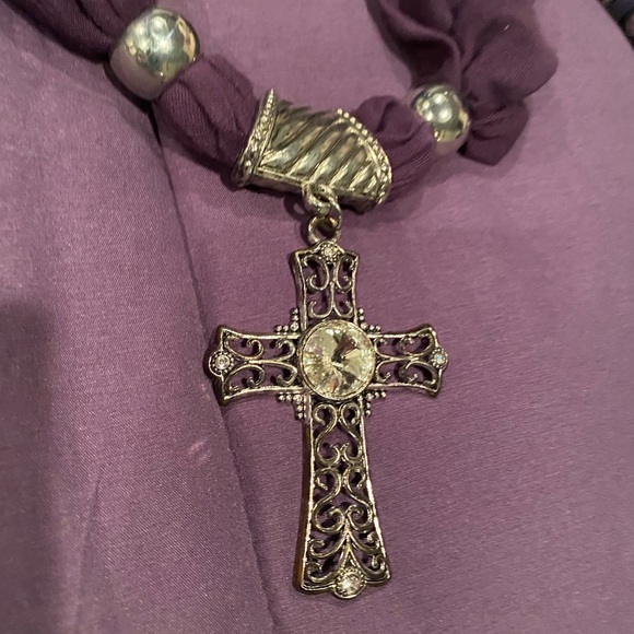 Two scarves with cross pendant, purple and black - Picture 7 of 7